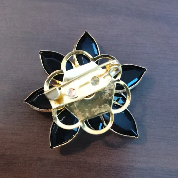 Crystal Flower Brooch (black) NWOT - Picture 4 of 5